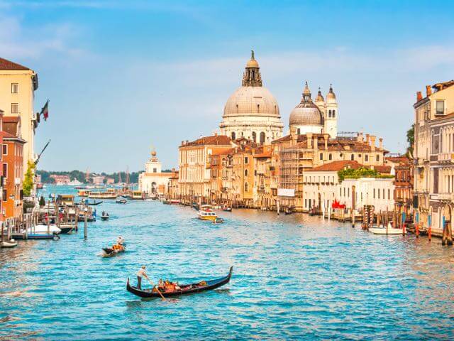 Book your flight to Venice with eDreams